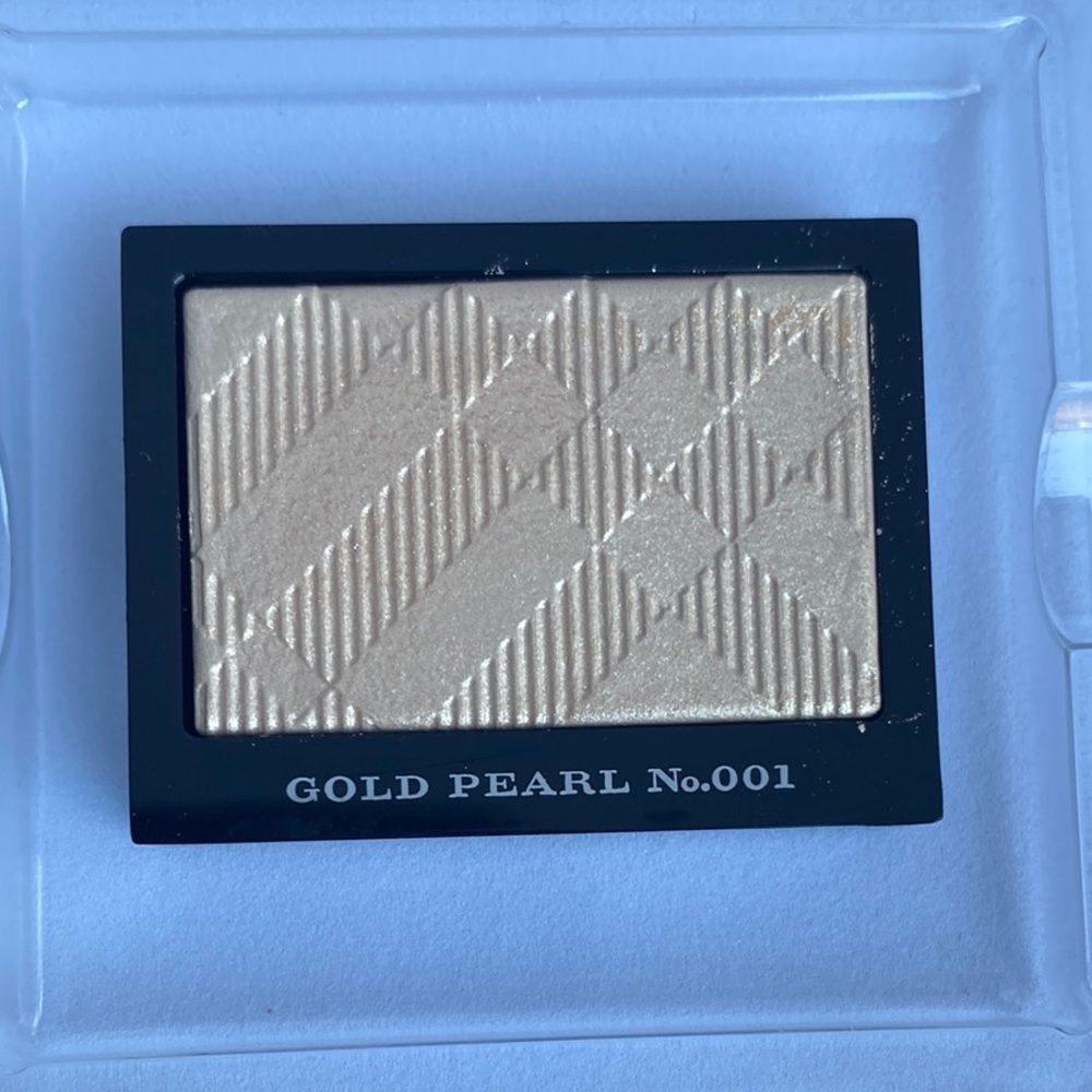 Burberry Gold Pearl No.001 Eyeshadow